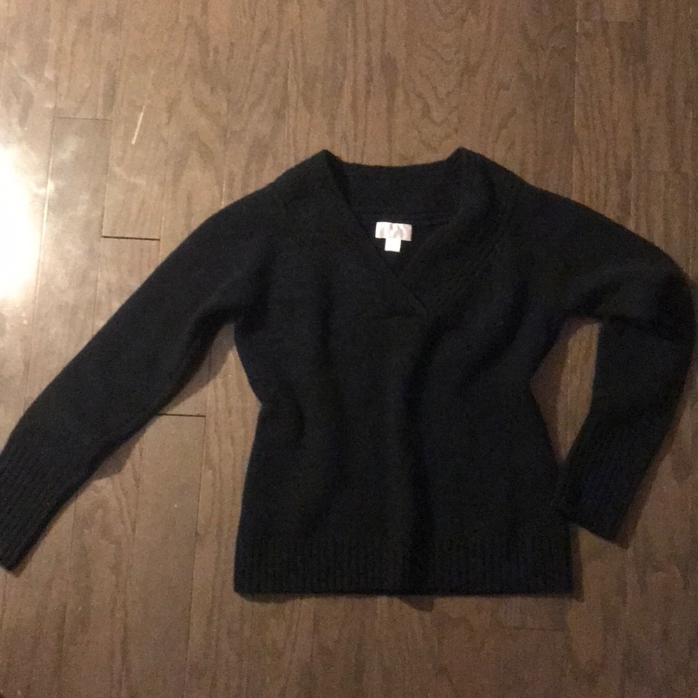 LOFT V-NECK BLACK SWEATER